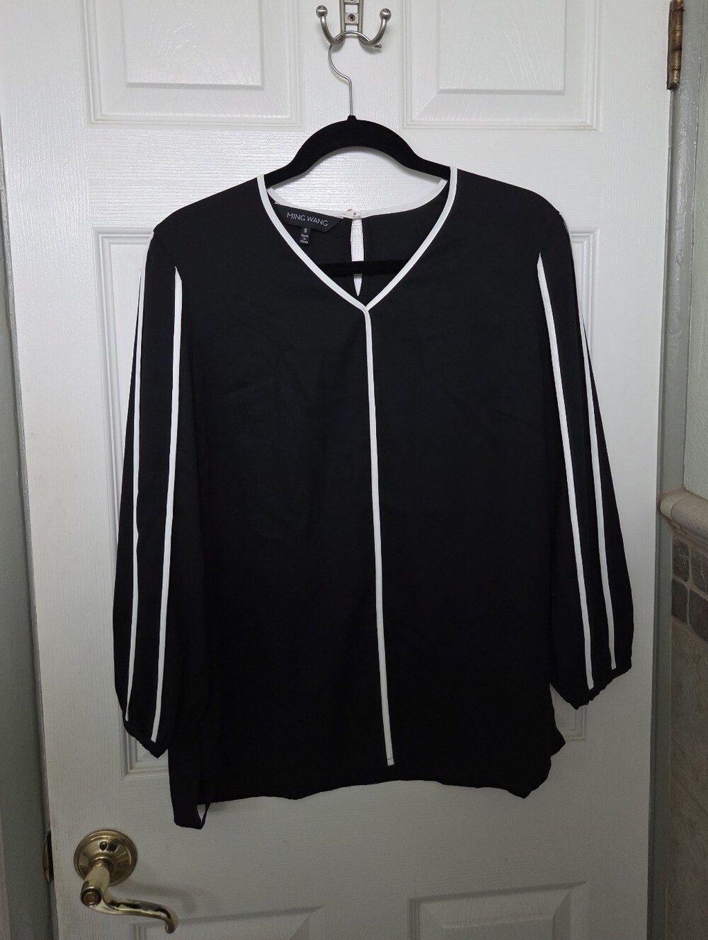 Ming Wang Black Blouse with White Trim Quiet Luxury Contemporary Office Party SM